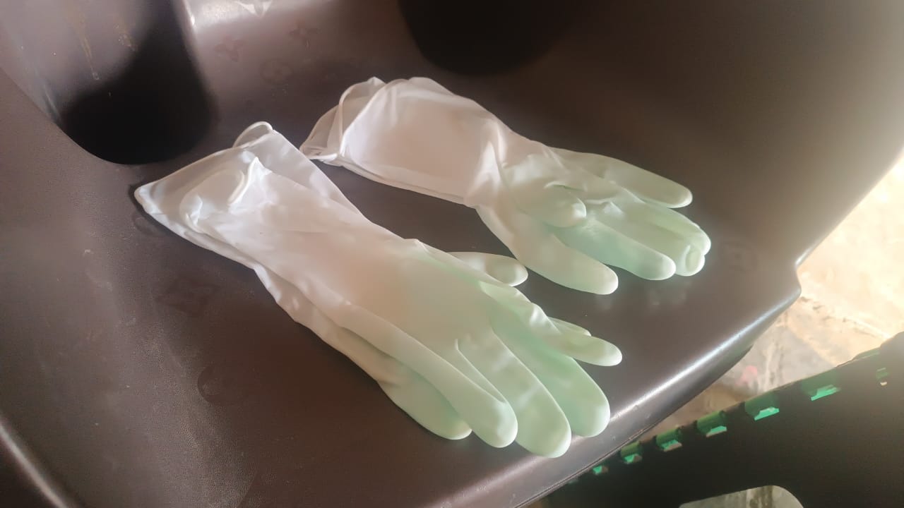 2 pair med yellow gloves For Cleaning